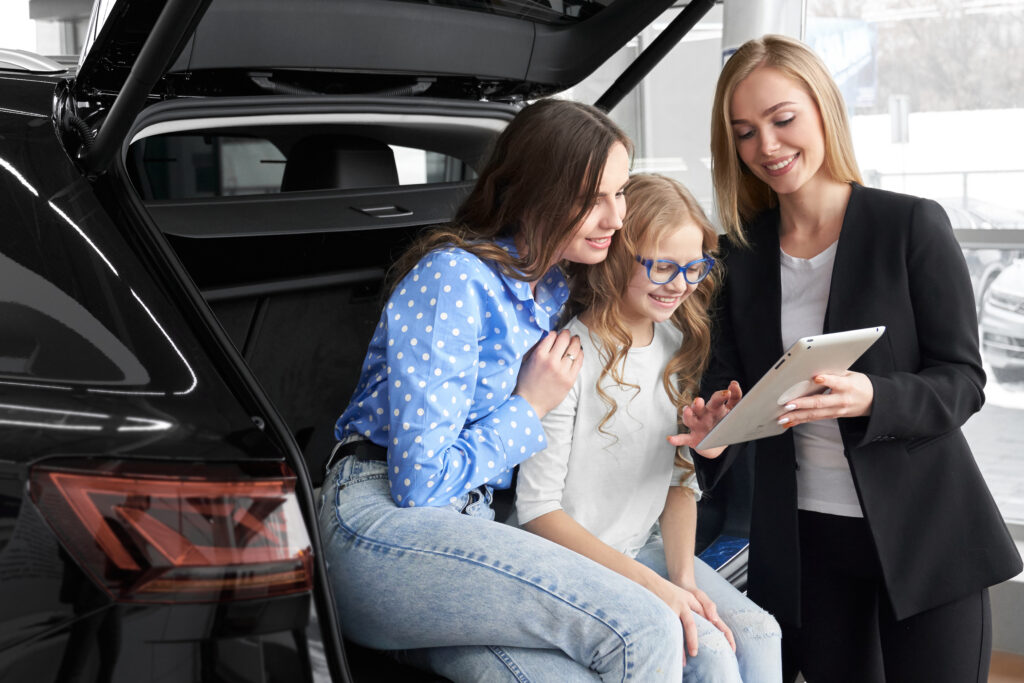 car-dealer-consulting-and-helping-family-in-choose-insurance
